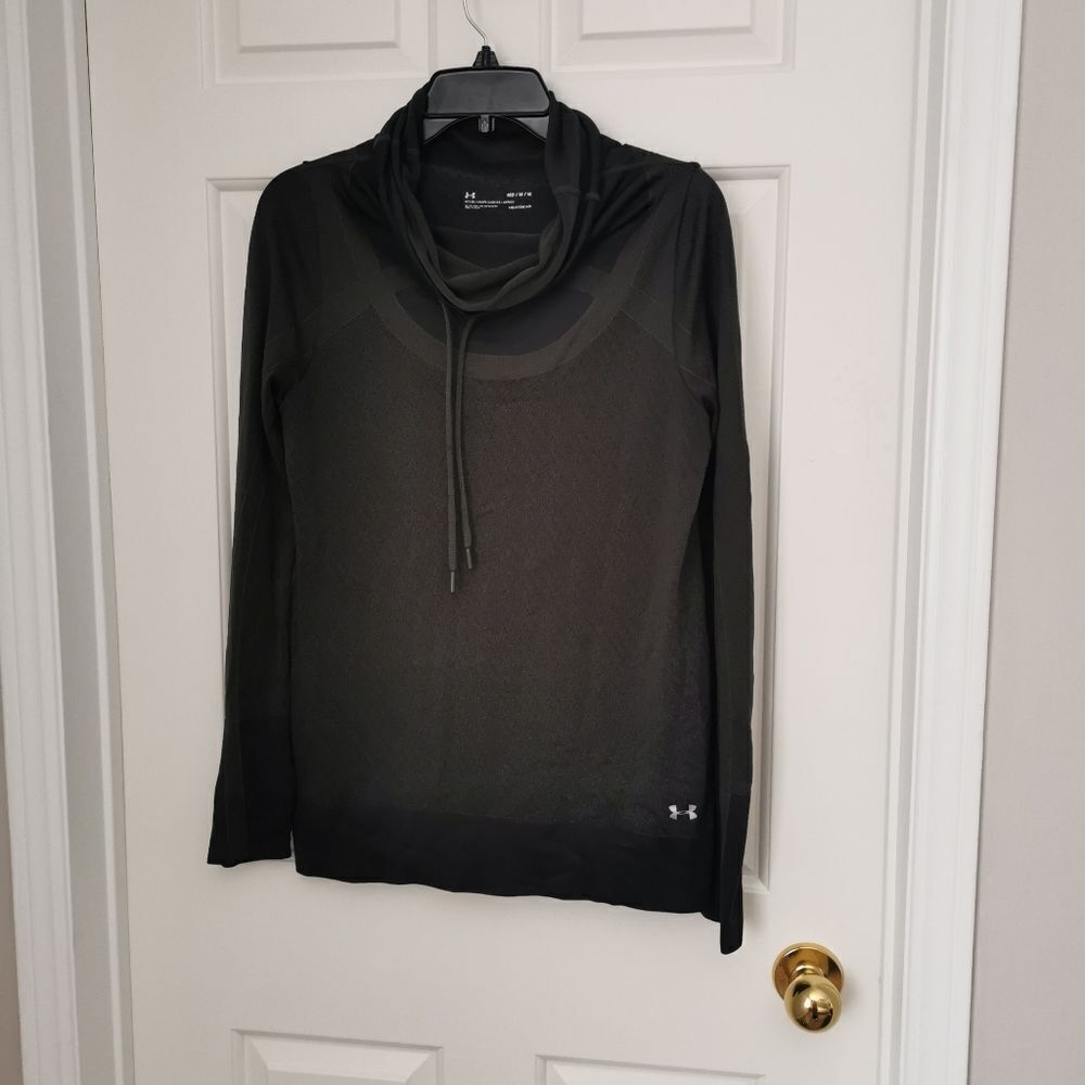 2/$30 Under Armour long sleeve shirt size M